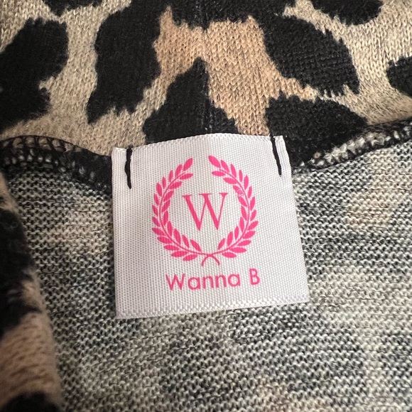 Wanna B boutique leopard print sweater - Picture 4 of 4